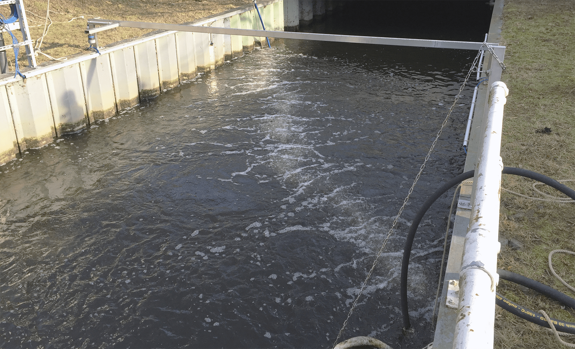 Bubble Barrier installed in Wervershoof for research on microplastics in wastewater